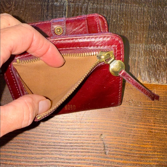 Hobo Vintage  Small Burgundy  Wallet - Picture 4 of 7